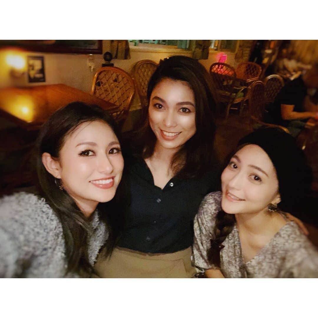 金城優華のインスタグラム：「相変わらず面白くてパワフルな会♥﻿ ﻿ ﻿2019,11,22 #沖縄﻿ #フリーランス﻿ #モデル﻿ #タレント のメンバー ﻿ みんなお酒強いので通称#ストロング会。笑」