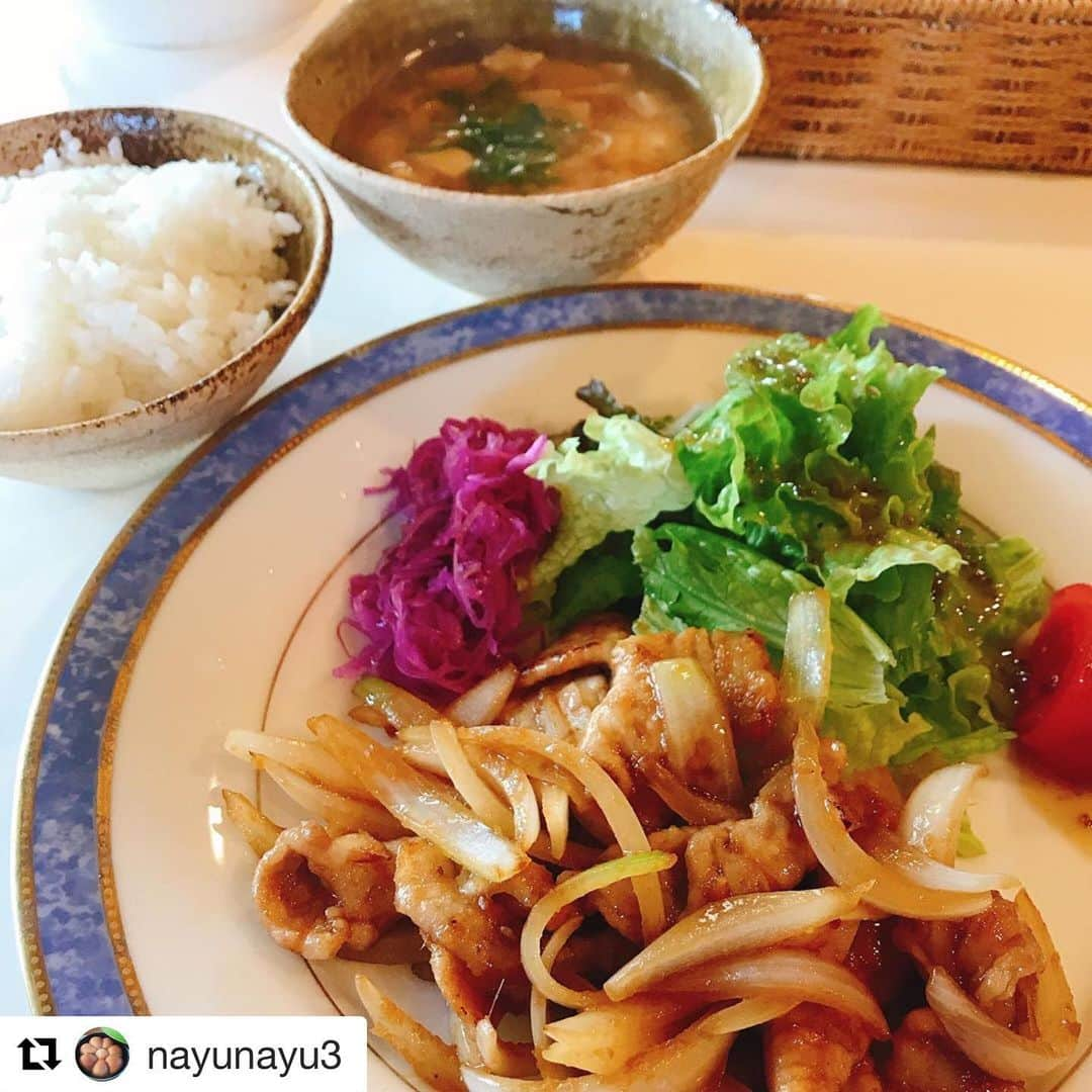 西条市さんのインスタグラム写真 - (西条市Instagram)「家庭料理っぽいメニュー﻿ あえて注文したらさ﻿ ﻿ びっくりするくらいおいしい﻿ 外食あるある✨﻿ ﻿ （ウチのとはどう違うんだろ🐷😆）﻿ ﻿ ﻿ #sonic #朔日市﻿ #西条市ランチ #西条市カフェ #西条市グルメ #愛媛ランチ #愛媛カフェ #愛媛グルメ  #ポークジンジャー #グルメ好き #グルメ巡り #グルメ #グルメ好きな人と繋がりたい #グルメ部 ﻿ ﻿ ﻿ Repost @nayunayu3 with @get_repost﻿ ﻿ ・・・﻿ ﻿ 11月15日(金)﻿ ﻿ 今日はお誘いいただいて久しぶりにsonicでランチでしたー😘﻿ ﻿ ポークジンジャー(つまり生姜焼き)なのだけど、自分が作るのとは全然違うんだよなぁ😋﻿ ﻿ 本当に心底すっごく美味しかった☺️﻿ ﻿ #ランチ #lovesaijo #高校生男子弁当 #わっぱ弁当 #のっけ弁﻿ ﻿ ﻿ 【共通】﻿ ★西条まつり﻿ 　フォトコンテスト実施中★ （～12/31）﻿ ﻿ お祭りで撮った写真に﻿ ハッシュタグ「lovesaijo」「lovesaijoまつり」﻿ をつけて投稿してください☆﻿ ﻿ 素敵な商品が当たったり、﻿ ポスターなど市のPRに使われるかも。﻿ ﻿ 2015年までの過去の写真もOKなので、﻿ ぜひ投稿・編集を！﻿ 詳しくはストリーズを見てね。﻿ ﻿ #西条市 #いよ西条 #伊予西条 #愛媛 #四国 #瀬戸内 #Ehime #Shikoku #Setouchi #inaka #田舎暮らし﻿」11月26日 17時49分 - lovesaijo