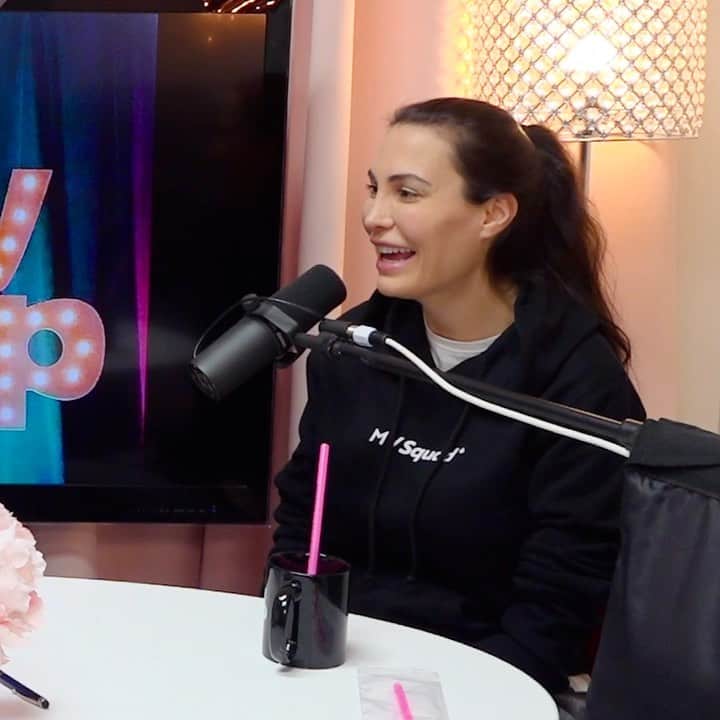 ヘザー・マクドナルドのインスタグラム：「New episode up now with @bellafrenchceo CEO of Many Vids and famous Cam Girl, who reveals to us how to be successful in the sex industry and make money from your bedroom! Also in the episode I interview @therealdrmiami who explains exactly what a penial implant is, how the Brazilian Butt Lift works, and how young is too young for Botox and fillers. Also, find out why 90 Day Fiancé just got SO juicy!」
