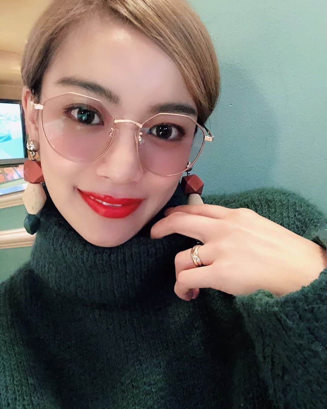 平アスカさんのインスタグラム写真 - (平アスカInstagram)「. 届いてすぐにつけたやつ♥️ New eyewear @lavid_eyewear ✨ まじかわいいのありすぎて悩んだけどこれにして正解だと思った🥺♥️ まいにちつけるかも🥺✨✨ #lavid #lavideyewear #LAVIDのある生活」11月26日 17時55分 - asucataira