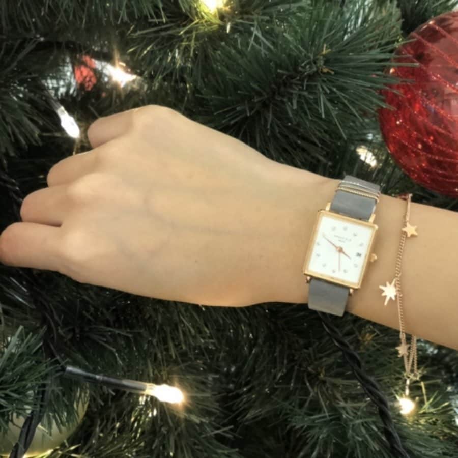TiCTACさんのインスタグラム写真 - (TiCTACInstagram)「「ROSEFIELD」¥19,500+tax  オランダの機能的なデザインとニューヨークの現代的な感性が融合した美しい腕時計、ローズフィールド。クリスマスプレゼントにもおすすめ、ブレスレット付きの限定ギフトセットが入荷しております。 #rosefield #rosefieldwatches  #ローズフィールド #rosefieldmoment  #rosefieldwatch #手元 #手元美人  #手元コーデ  #手元くら部  #手元倶楽部  #手元のおしゃれ  #おしゃれな人は手元がすてき #誕生日プレゼント時計 #記念日プレゼント時計 #チックタック時計店  #tictacwatchshop #クリスマスプレゼント時計 #ネイルと時計 #時計とネイル #オトナ女子コーデ #大人女子コーデ #時計クリスマスプレゼント #腕時計コーデ  #誕生日プレゼント　#記念日プレゼント #チックタック名鉄店  #チックタックみなとみらい東急スクエア店  #チックタック長野ミドリ店  #チックタックくずはモール店」11月26日 17時57分 - tictac_press