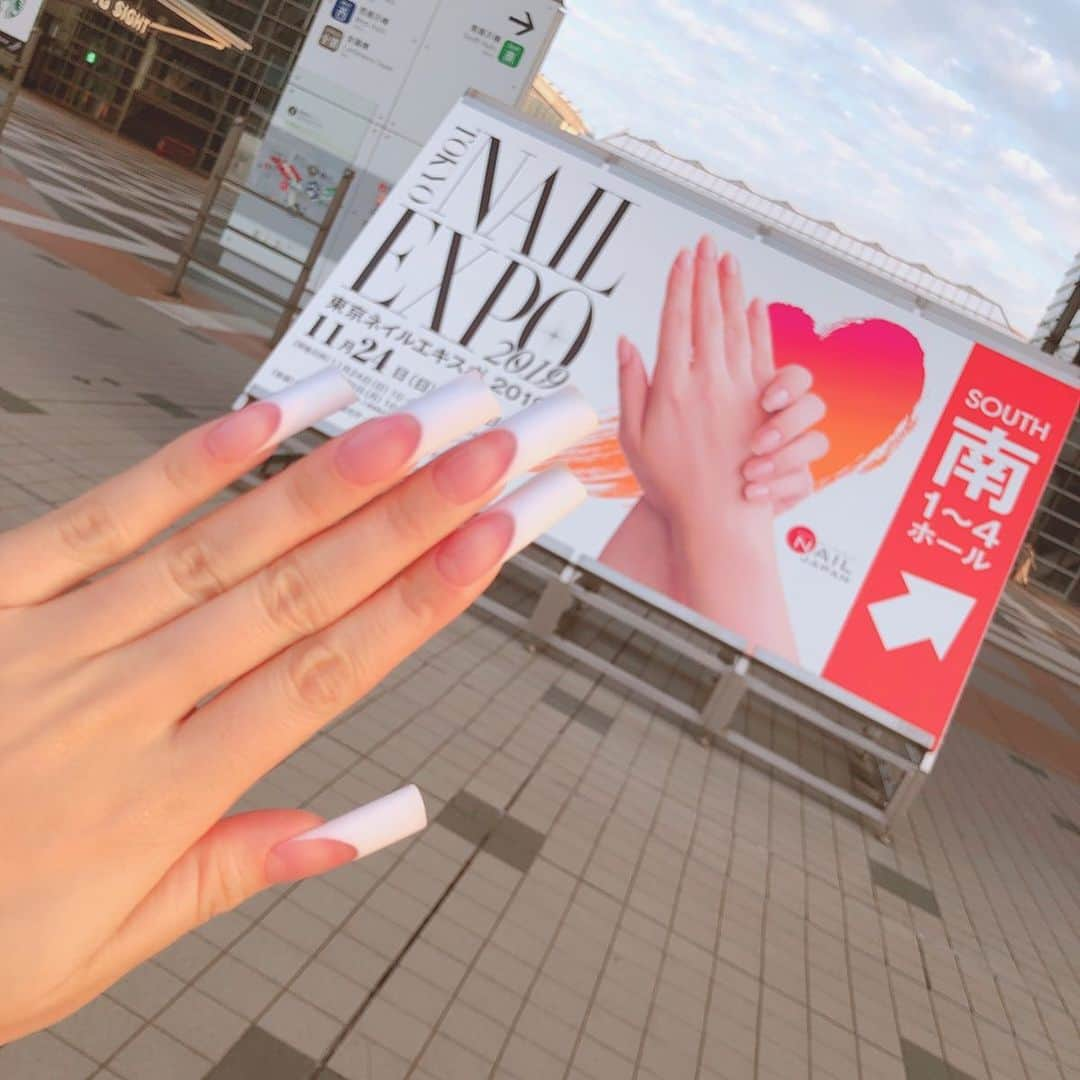 野田彩加さんのインスタグラム写真 - (野田彩加Instagram)「NAIL EXPO2019💅  練習の努力は本当尊敬するとこばかり🥺✨✨ 本番は、ゆきさんらしいフレスカで1番綺麗だったと思います💅✨♥️ ゆきさんの優しさが溢れてた☺️♥️ この1年でやってきたことが詰まってた🥺♥️♥️ 90分でアプリケーションしてたのに 2年後は90分でこんなに綺麗なフレスカ10本完成💅✨ 2年前の私達に教えたい🤣 2年後には同じ時間で完成させちゃってるんだよー😚って！！ 本当、すごいです✨♥️ @yukinail さんありがとうございました☺️♥️☺️ #nailexpo #nail #nailexpo2019  #世界選手権　#10位　#すごい #入賞　#感謝　#💅　#フレスカ #フレンチスカルプチュア」11月26日 17時57分 - aya.205