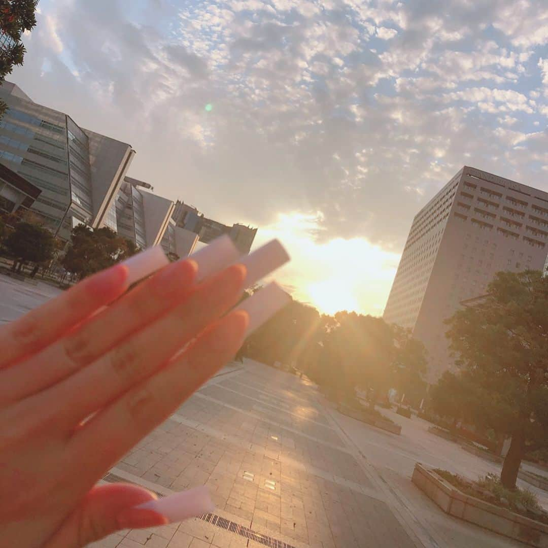 野田彩加さんのインスタグラム写真 - (野田彩加Instagram)「NAIL EXPO2019💅  練習の努力は本当尊敬するとこばかり🥺✨✨ 本番は、ゆきさんらしいフレスカで1番綺麗だったと思います💅✨♥️ ゆきさんの優しさが溢れてた☺️♥️ この1年でやってきたことが詰まってた🥺♥️♥️ 90分でアプリケーションしてたのに 2年後は90分でこんなに綺麗なフレスカ10本完成💅✨ 2年前の私達に教えたい🤣 2年後には同じ時間で完成させちゃってるんだよー😚って！！ 本当、すごいです✨♥️ @yukinail さんありがとうございました☺️♥️☺️ #nailexpo #nail #nailexpo2019  #世界選手権　#10位　#すごい #入賞　#感謝　#💅　#フレスカ #フレンチスカルプチュア」11月26日 17時57分 - aya.205