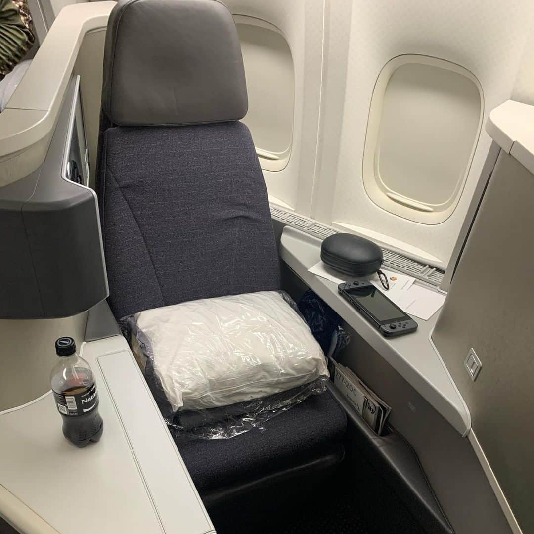 小平智さんのインスタグラム写真 - (小平智Instagram)「日本帰ってきました(^^) American Airlines 様の機内食！と外の風景！ 映画はライオンキング見たぜ！ #AmericanAirlines #American航空 #アメリカン航空」11月26日 17時57分 - satoshi_kodaira_official