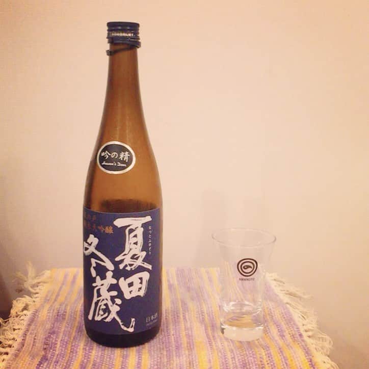 大手小町さんのインスタグラム写真 - (大手小町Instagram)「秋田の日本酒。天の戸の夏田冬蔵、吟の精です。高清水の加藤杜氏が、手渡してくれた1本です。亡くなった天の戸の森谷杜氏が目指した酒を知る手がかりとして。お米の優しいふくらみのある旨味、後味のキレ。また飲みたい。  #otekomachi #大手小町 #天の戸 #夏田冬蔵 #吟の精  #森谷康市 #浅舞酒造  #日本酒女子 #日本酒好きを増やしたい」11月26日 18時02分 - otekomachi