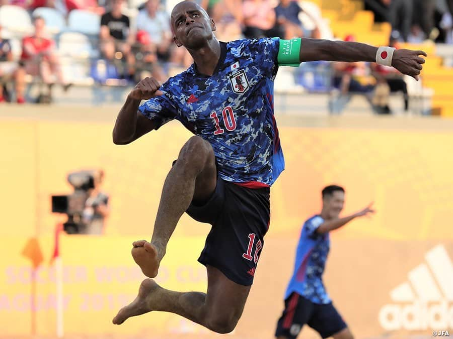 日本サッカー協会さんのインスタグラム写真 - (日本サッカー協会Instagram)「【Match photos①】グループステージ３戦全勝で準々決勝進出！ ・ 🏆FIFAビーチサッカーワールドカップパラグアイ2019 #ビーチサッカー日本代表🇯🇵 5-3 🇨🇭ビーチサッカースイス代表 ・ ⚽2分 2 #赤熊卓弥 ( #ドルソーレ北九州 ) ⚽8分 2 #赤熊卓弥 ( #ドルソーレ北九州 ) ⚽21分 7 #大場崇晃 ( #レーヴェ横浜 ) ⚽21分 10 #茂怜羅オズ ( #東京ヴェルディBS ) ⚽29分 8 #小牧正幸 ( #ヴィアティン三重BS ) ・ Next 準々決勝 📅11/29 9:00KO 🆚ウルグアイ🇺🇾 📺J SPORTS 2 👉大会情報はJFA.jpへ ・ #jfa #daihyo」11月26日 18時07分 - japanfootballassociation