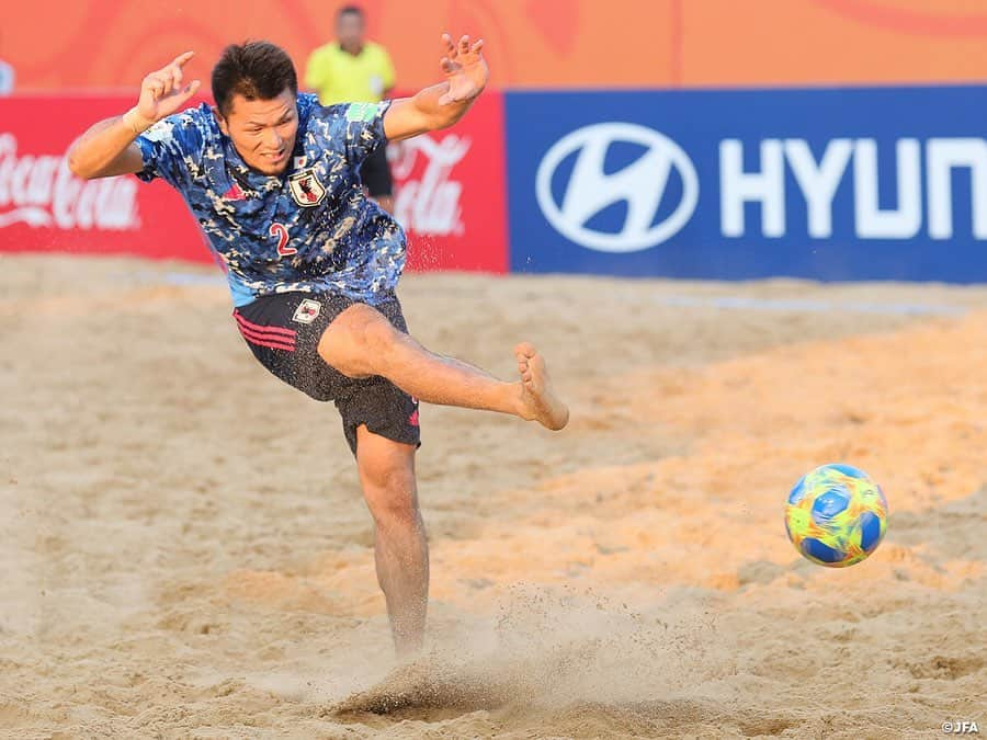 日本サッカー協会さんのインスタグラム写真 - (日本サッカー協会Instagram)「【Match photos①】グループステージ３戦全勝で準々決勝進出！ ・ 🏆FIFAビーチサッカーワールドカップパラグアイ2019 #ビーチサッカー日本代表🇯🇵 5-3 🇨🇭ビーチサッカースイス代表 ・ ⚽2分 2 #赤熊卓弥 ( #ドルソーレ北九州 ) ⚽8分 2 #赤熊卓弥 ( #ドルソーレ北九州 ) ⚽21分 7 #大場崇晃 ( #レーヴェ横浜 ) ⚽21分 10 #茂怜羅オズ ( #東京ヴェルディBS ) ⚽29分 8 #小牧正幸 ( #ヴィアティン三重BS ) ・ Next 準々決勝 📅11/29 9:00KO 🆚ウルグアイ🇺🇾 📺J SPORTS 2 👉大会情報はJFA.jpへ ・ #jfa #daihyo」11月26日 18時07分 - japanfootballassociation