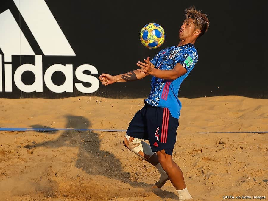 日本サッカー協会さんのインスタグラム写真 - (日本サッカー協会Instagram)「【Match photos①】グループステージ３戦全勝で準々決勝進出！ ・ 🏆FIFAビーチサッカーワールドカップパラグアイ2019 #ビーチサッカー日本代表🇯🇵 5-3 🇨🇭ビーチサッカースイス代表 ・ ⚽2分 2 #赤熊卓弥 ( #ドルソーレ北九州 ) ⚽8分 2 #赤熊卓弥 ( #ドルソーレ北九州 ) ⚽21分 7 #大場崇晃 ( #レーヴェ横浜 ) ⚽21分 10 #茂怜羅オズ ( #東京ヴェルディBS ) ⚽29分 8 #小牧正幸 ( #ヴィアティン三重BS ) ・ Next 準々決勝 📅11/29 9:00KO 🆚ウルグアイ🇺🇾 📺J SPORTS 2 👉大会情報はJFA.jpへ ・ #jfa #daihyo」11月26日 18時07分 - japanfootballassociation