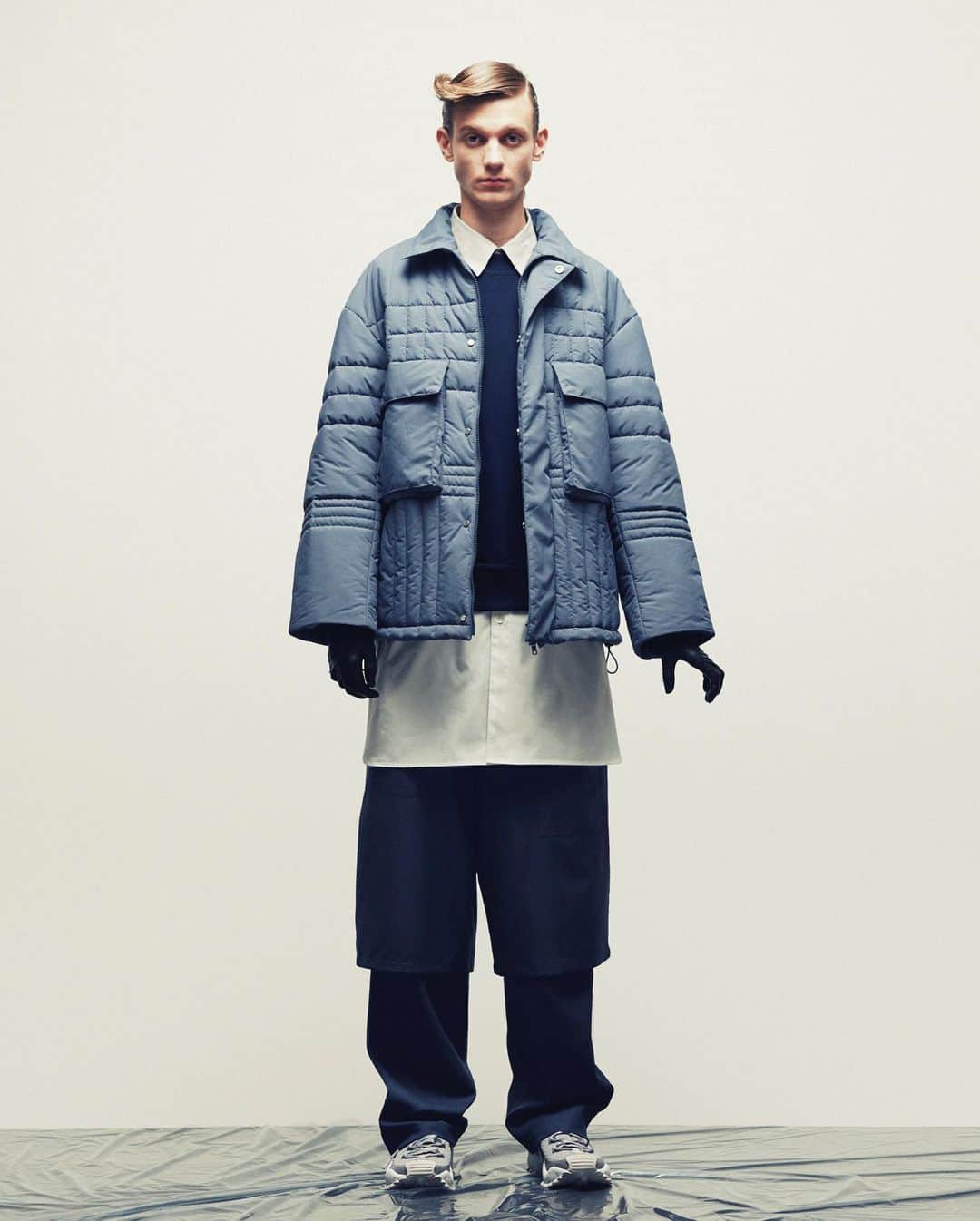 ウィザードのインスタグラム：「WIZZARD 2019 FALL WINTER COLLECTION “INTERACTION”  LAYERED TROUSERS  ウールとトリアセテートの混紡糸を使用したツイル素材。 混紡ウール素材を使用しドレスな印象を持たせた半面、ミリタリーの要素と独自のレイヤリングディテールを融合させたトラウザー。 コーディネイトにアクセントをつけるモードなトラウザーです。  MATERIAL  WOOL 82%  TRIACETATE 18%  IN STOCK  https://wizzard.stores.jp/  #wizzard_fac #wizzard #fashion #tokyofashion #streetfashion #fashionphoto #streetwearbrand #streetwearaddicted #19aw #designersbrand #domesticbrand #tokyofashionweek #2019aw」