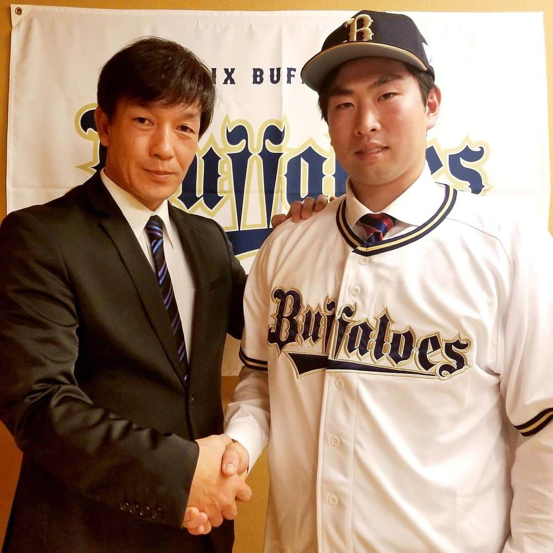 オリックス・バファローズさんのインスタグラム写真 - (オリックス・バファローズInstagram)「#勝俣翔貴 #国際武道大学 #ドラフト5位 #背番号0 #牧田勝吾 チーフスカウト #仮契約 #Bs2019 #buffaloes #baseball #ORIX #プロ野球」11月26日 18時17分 - orix_buffaloes