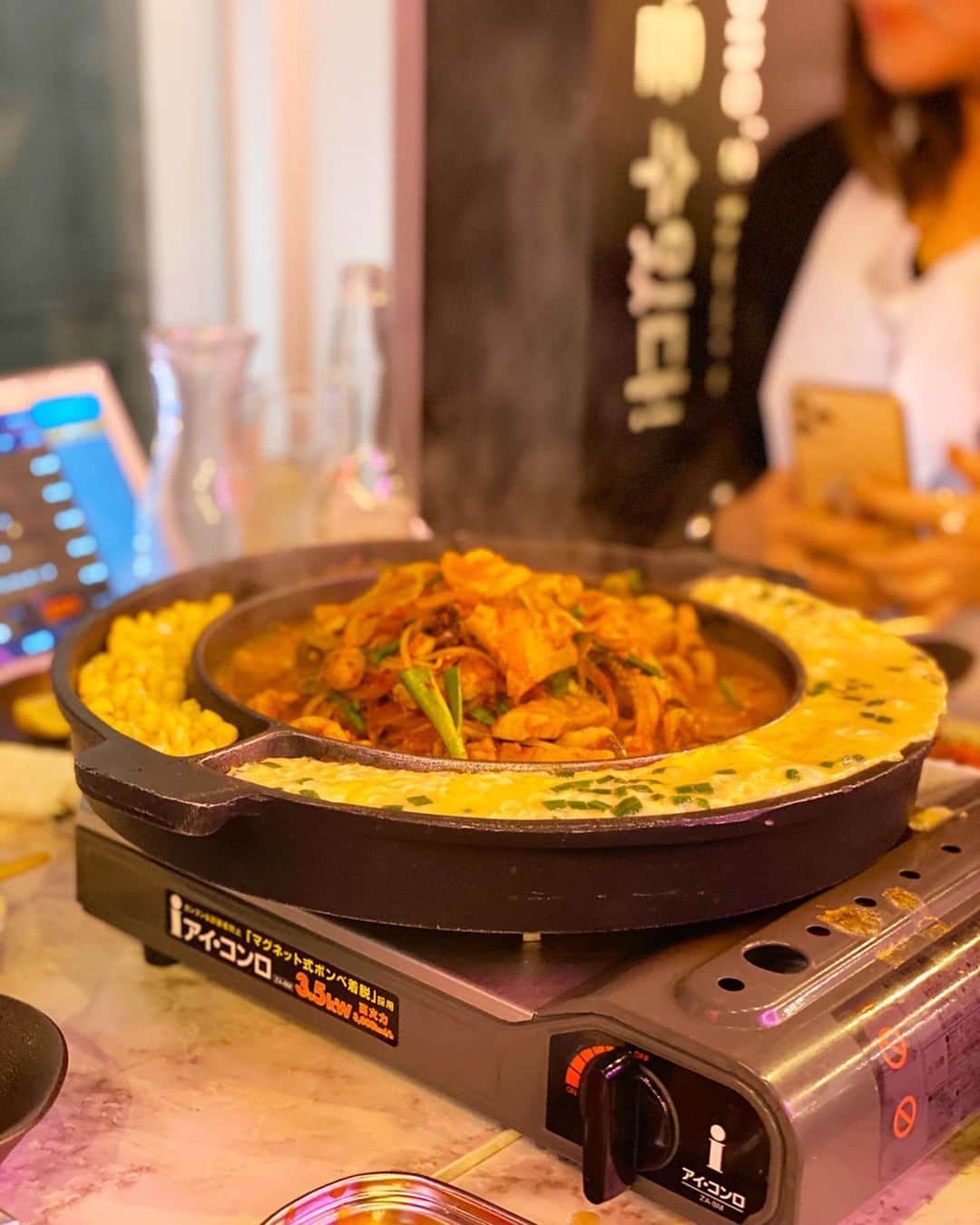 梅谷安里さんのインスタグラム写真 - (梅谷安里Instagram)「🇰🇷🇰🇷🇰🇷 こないだみんなで韓国料理食べたいねってことで、、、 ハラペコ食堂へ🇰🇷 チュクミが美味しすぎて🤤❤️ ケランチムもおかわりしちゃった🤤🐣 難波の新しいお店韓国いるみたいで可愛かった🇰🇷 #korea#韓国 #韓国料理 #ハラペコ食堂」11月26日 18時18分 - anriworld