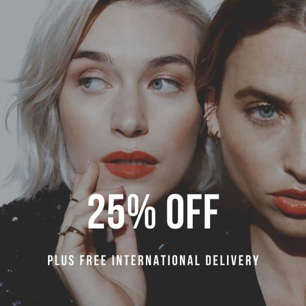 のインスタグラム：「BLACK FRIDAY HAS LANDED! Get 25% off all orders*, plus FREE International Shipping. What are you waiting for? Head over to our website to stock up on all of your party accessories & jewellery gifts. ⁠ #oreliajewellery #oreliablackfriday #blackfriday #jewellery #xmasgifts⁠ ⁠ ⁠」