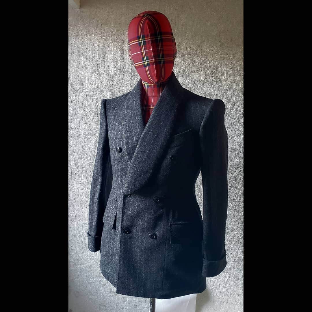 信國太志のインスタグラム：「padless smoking jacket for Mr.M. #bespoke #suits  #bespoketailor #tailor #taishinobukuni #mensfashion #tailoredclothing #foxflannel」