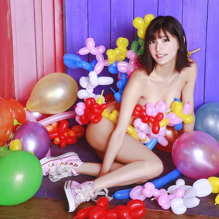 のインスタグラム：「彩川ひなの お知らせ🍓﻿ ﻿ ﻿ ＊12月8日(日) 15:00〜＊﻿ ブックファースト新宿店 にて*°﻿ ﻿ 2020年 カレンダー﻿ 発売記念イベント開催♡*°﻿ ﻿ http://www.book1st.net/event_fair/event/page1.html﻿ ﻿ ﻿ わぁーいっ*>ω<*♡！﻿ 2020年もまいにち！ひなといっしょ♡”﻿ ﻿ イベント遊びに来てネー*´ω`*♡﻿ ﻿ ﻿ ﻿ ﻿ ﻿ #有吉反省会　#きょうのハレンチボディ#グラビア #水着 #ハワイ  #韓国ファッション #彩川ひなの　#japanesegirl #自拍 #模特 #粉我 #swag #动漫 #扎心了#맞팔 #东京 #몸스타그램 #เซ็กซี่ #น่ารัก #น่ารักจัง #ประเทศญี่ปุ่น #คอสเพลย์ #Comel #Awekcun #cosplay#pinupGirl #bajutidurseksi #photooftheday #followme」