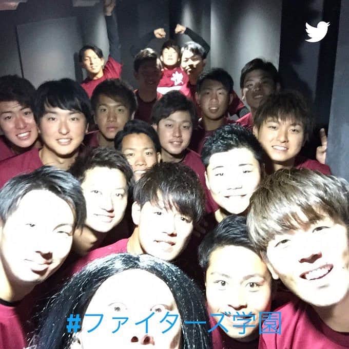 鈴木遼太郎のインスタグラム：「. . お疲れ様です。 . ファンフェスでした！！ . 自分が在籍してた1年生が優勝しました！勝因は学級委員長がよかったのかなあと言っておきます、はい。笑 . . ただ綱引きはすごくつかれた、笑 作戦通りいってうれしかった笑 . . 今年もたくさんの方々とお会いでき、楽しむことができてよかったです😋 . . #ファイターズ学園  #鈴木遼太郎」