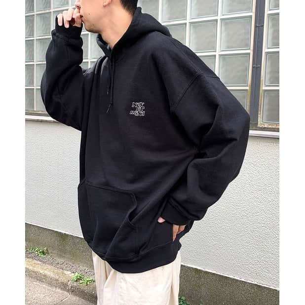 PAL CLOSET(パルクローゼット)さんのインスタグラム写真 - (PAL CLOSET(パルクローゼット)Instagram)「. . @whoswhogallery__ . . 【NEVER COOPER】クルー・パーカー発売!! . WEB先行予約スタート時より注目を集めていたNEWロゴ"COOPER"クルースウェット・パーカーがついに発売開始！ . カラー展開豊富で、ロゴは2種類。 今期らしいフチ抜きロゴと、WEB限定のベタ塗りロゴの展開になっています。 WWGらしいスーパービッグなシルエットで、もちろんユニセックスで着用可。 この冬マストなアイテムです！ . 商品をタップしてshopping☝🏻 . . . . #whoswhogallery #palcloset #パルクロ #パルクローゼット #冬コーデ #カジュアル #カジュアルコーデ #コーディネート #winter #パーカー #ビッグパーカー #パーカーコーデ #ユニセックス #ユニセックスコーデ #フーズフーギャラリー #バックプリント #スウェットコーデ #スウェット #スウェットパーカー #ロゴパーカー」11月26日 19時09分 - palcloset_onlinestore