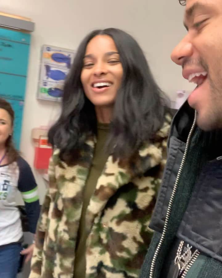 ラッセル・ウィルソンのインスタグラム：「Masami!!!! What a star! @seattlechildrens @whynotyoufdn @ciara」