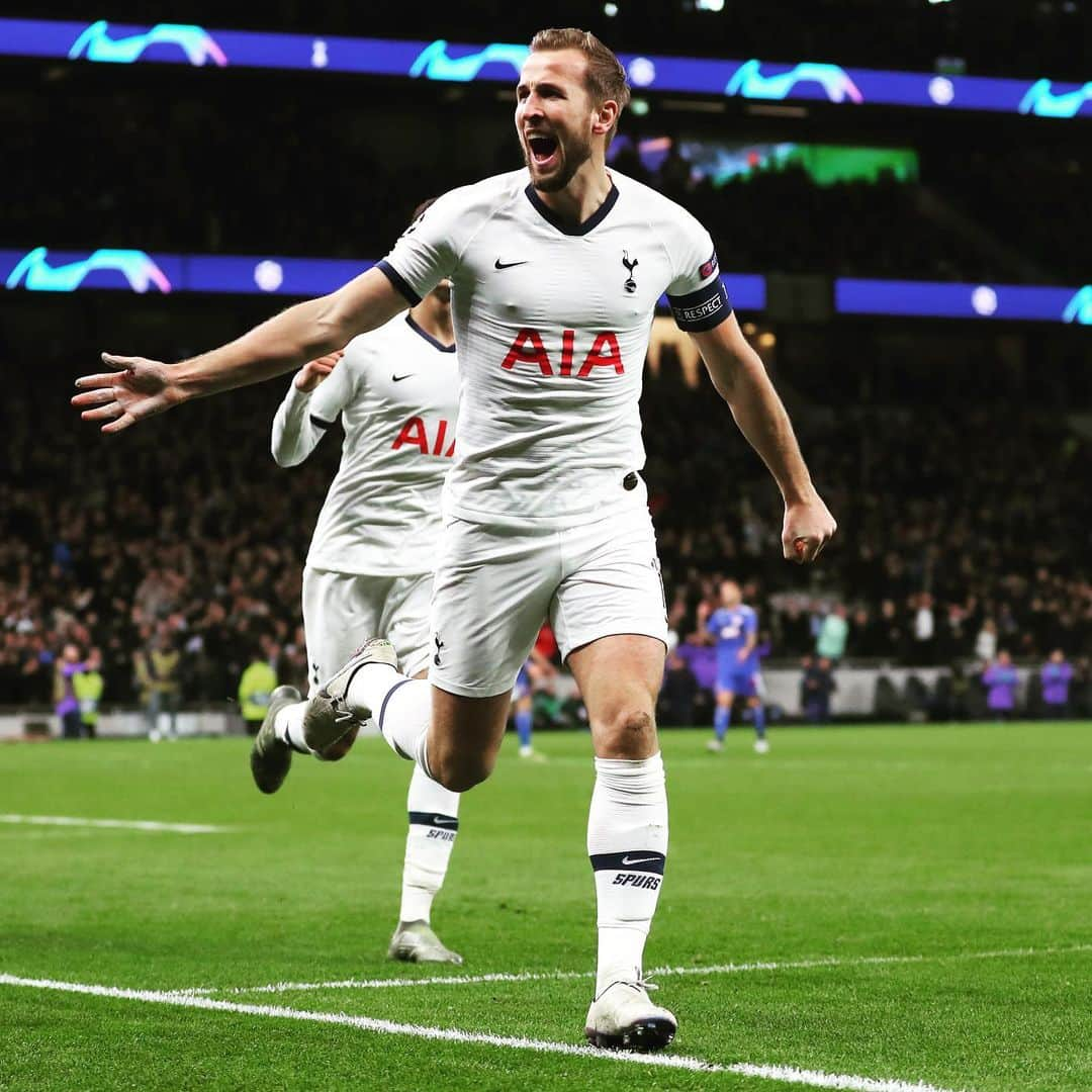 トッテナム・ホットスパーFCさんのインスタグラム写真 - (トッテナム・ホットスパーFCInstagram)「🙌 What a start to the second half! @harrykane draws us level at @tottenhamhotspurstadium! 👊 Game on! ⚽️ #OneOfOurOwn #COYS #THFC」11月27日 6時19分 - spursofficial