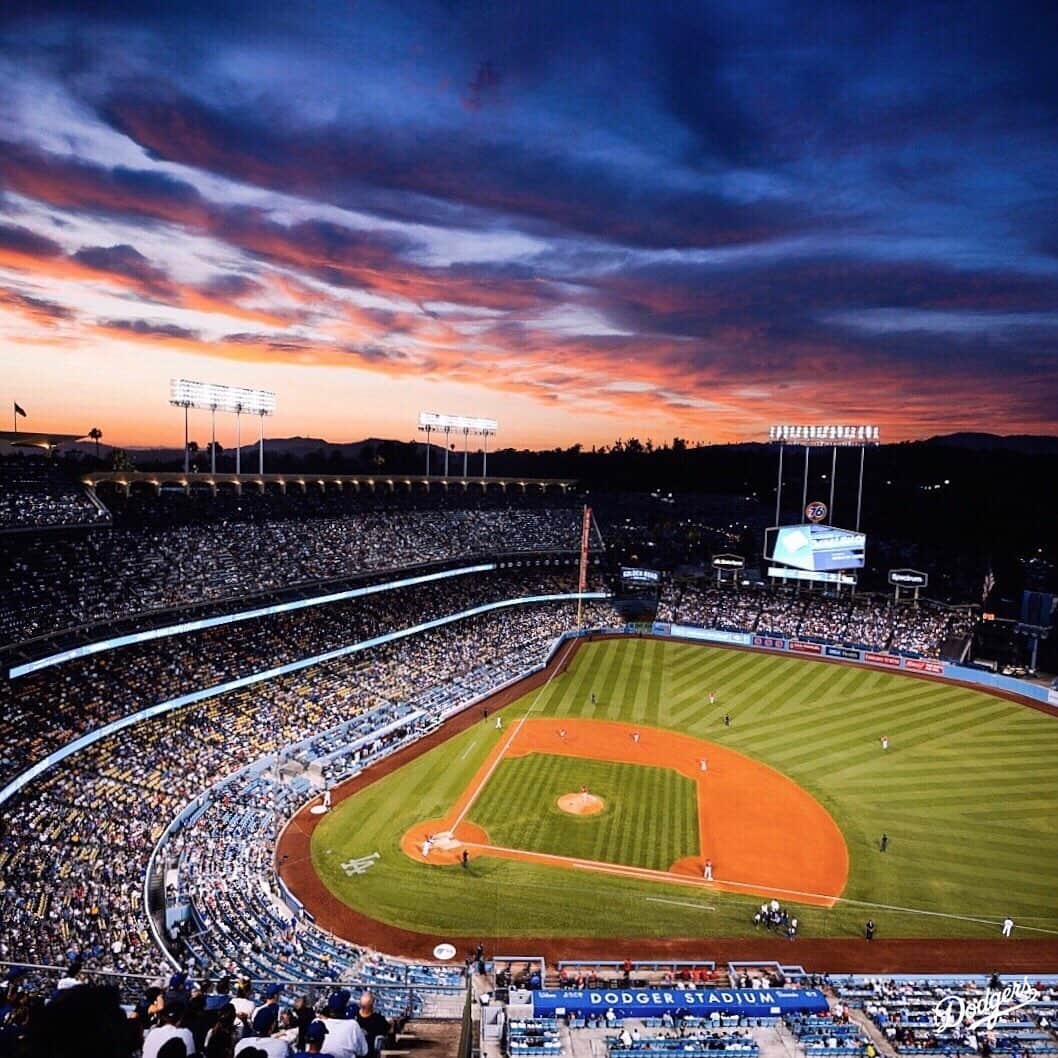 Los Angeles Dodgersさんのインスタグラム写真 - (Los Angeles DodgersInstagram)「Missing that #BaseballSky.  2020 single-game tickets are on sale now! Secure your seat at Dodgers.com/tickets.」11月27日 5時11分 - dodgers