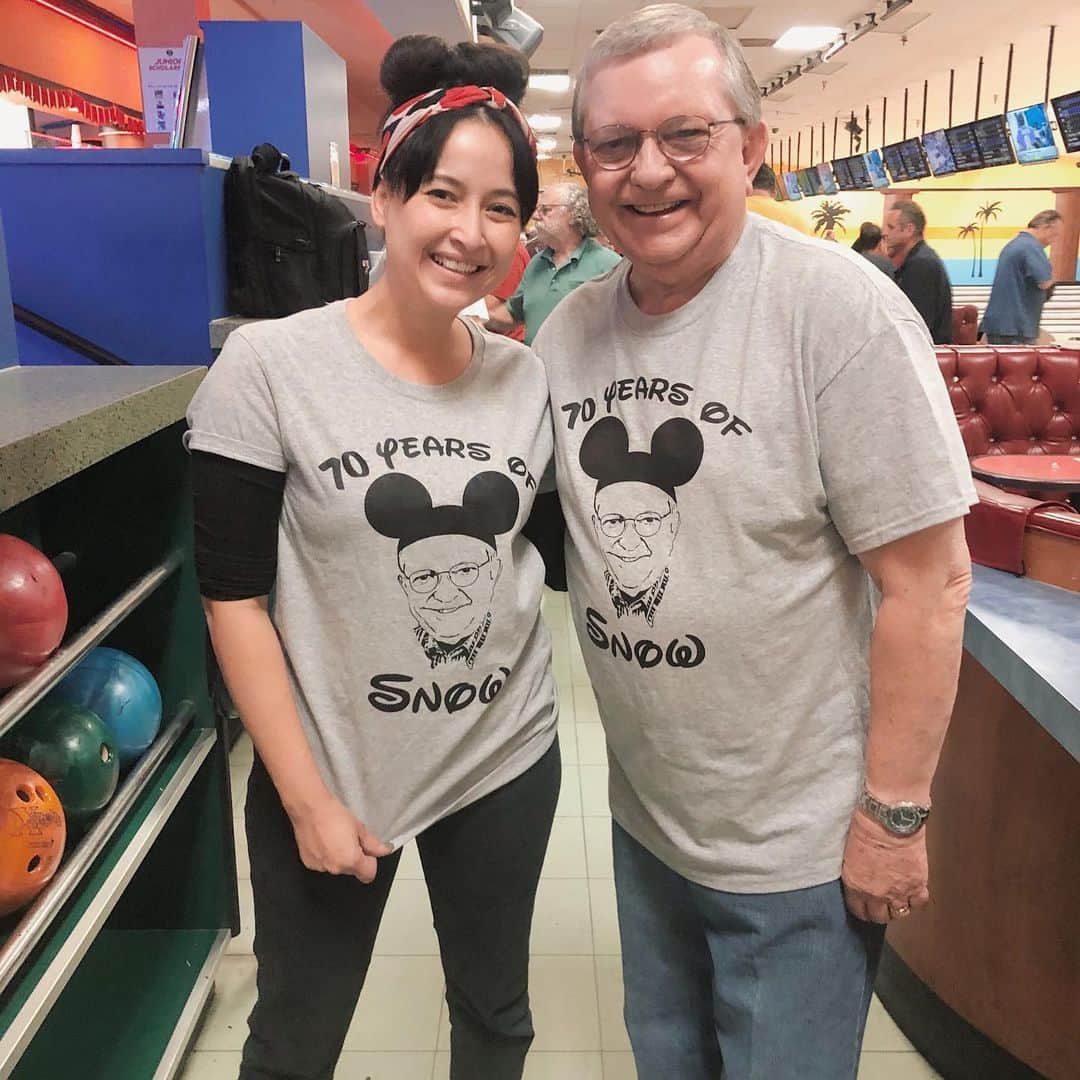 フリーディアのインスタグラム：「Happiest birthday to the best father in law a girl could ask for. Happiest birthday Mr Snow ⛄️💕Love ya lots! 私の義理お父さんの70歳の誕生日🎂だったからみんなでボウリングに。一緒に今日を祝う事ができて良かった〜大好きなお父さん❤️ #birthday #birthdayparty #bowling #bowlingfamily #love #happybirthday #lovethisfamily」