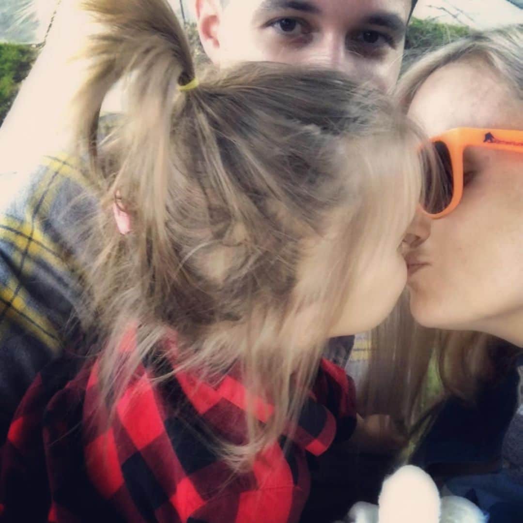 カーラ・モナコのインスタグラム：「Maybe in raising children you lose your mind a little. But, boy, do you find your soul. 🖤❤️🖤」