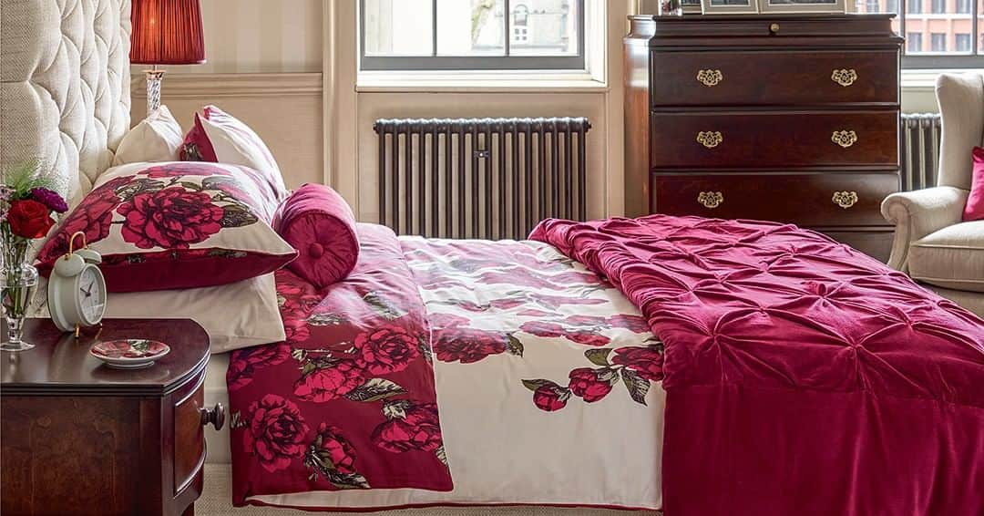 のインスタグラム：「Take the stress out of hosting this Christmas with up to 40% off our seasonal ranges for #BlackFriday. Our Christmas collection is perfect for adding those festive touches to make your visitors feel right at home.」