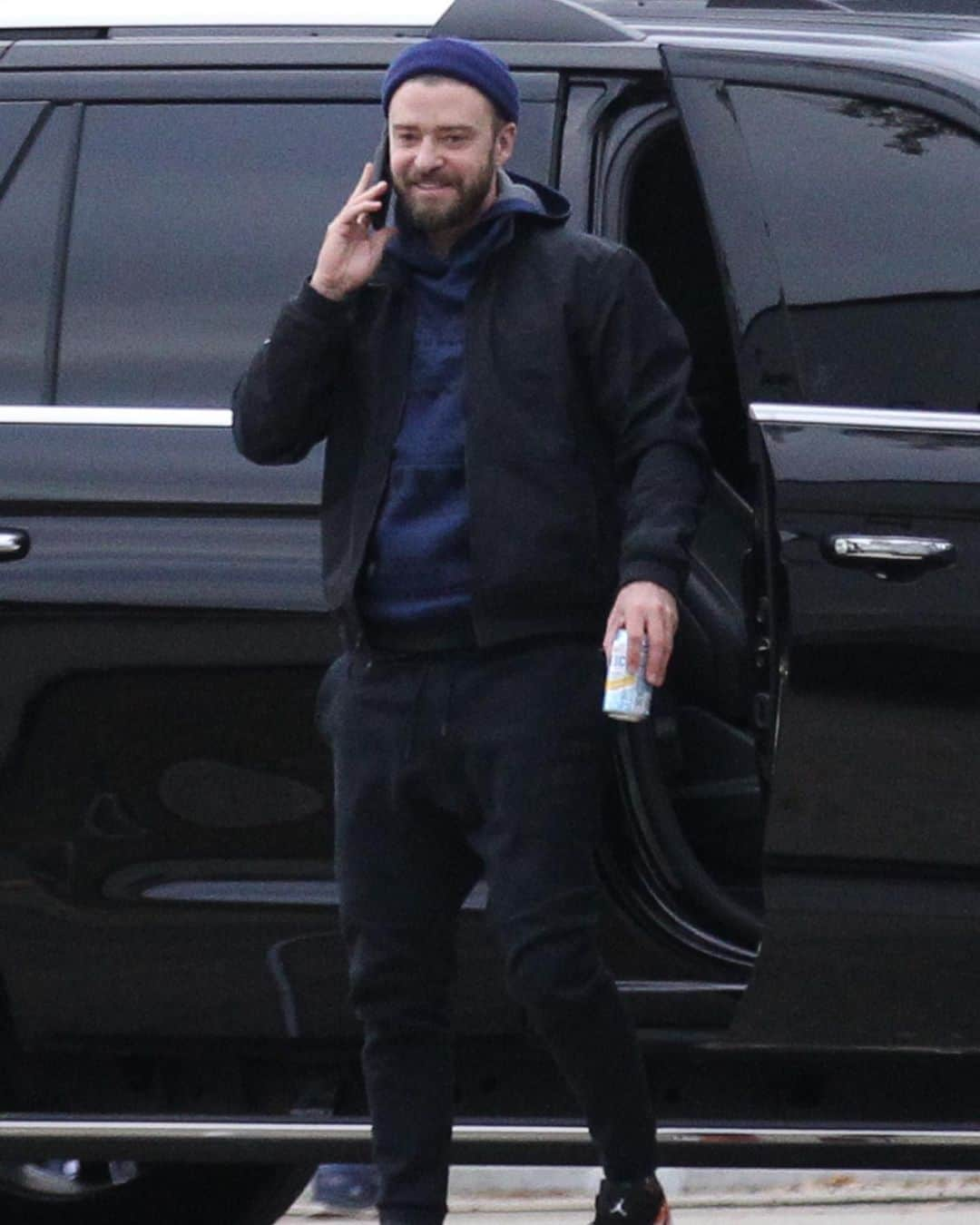 Just Jaredさんのインスタグラム写真 - (Just JaredInstagram)「@justintimberlake is all smiles while arriving on the set of his new film “Palmer.” Check out more photos on JJ.  #JustinTimberlake Photo: Backgrid」11月27日 5時53分 - justjared