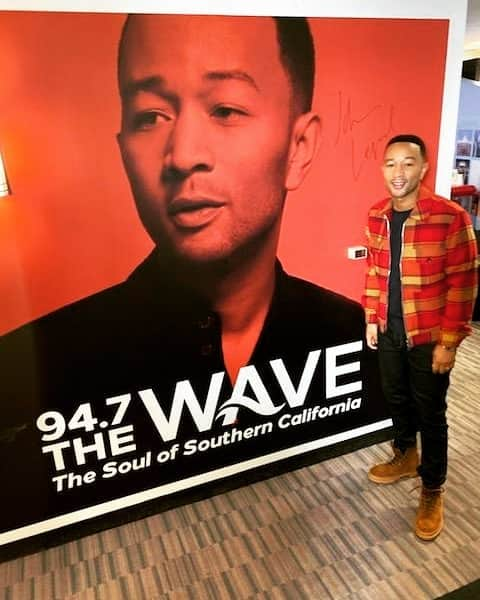 ジョン・レジェンドさんのインスタグラム写真 - (ジョン・レジェンドInstagram)「Feeling right at home at one of my favorite stations @947thewave #ALegendaryChristmas」11月27日 5時55分 - johnlegend