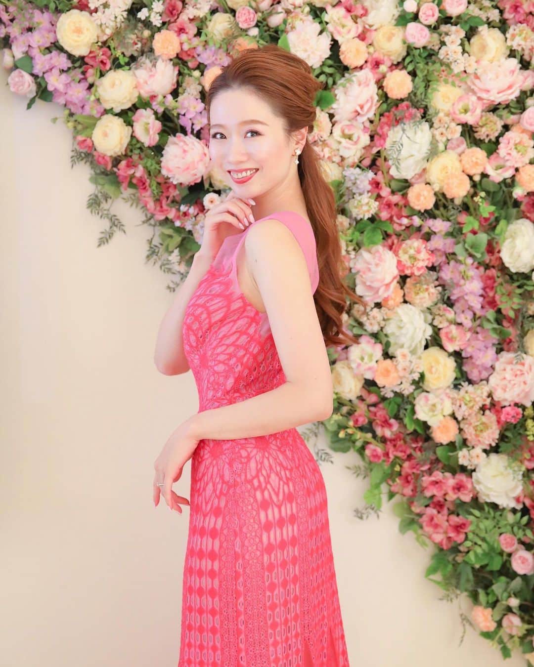 のインスタグラム：「"美容家塾" 11月29日から新しいコンテンツが始まります^ ^  美容をお仕事にしたい方、 誰かを美しくするお仕事をしたい方にオススメのコンテンツです♡ 11月29日〜12月28日までの30日間 私がどのようにこの仕事を始め、続けてきたか、人を美しく導く為に大切なのは何なのか等、動画配信でお届けしていきます♡ . 詳細はトップページリンクに貼りました♡ 今のままから始める美容家"美容家塾" 〜30days LINE work〜 締切は明日まで♪ 29日、今週金曜日から配信します💌 . #美容家 #パーソナルカラー#メイク講師#骨格診断#ボディメイク講師#美しさの発信の仕方 #華香ゆう #寿春花果」