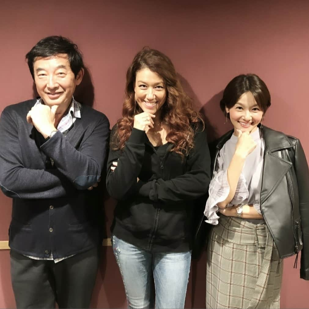 武藤乃子さんのインスタグラム写真 - (武藤乃子Instagram)「📻 JFNネット「石田純一のNo socks J life」  ゲストは、大好きなLiLiCoさん😍 LiLiCoさんとお話しているだけで、私まで元気になっちゃう。 パワー全開で、旦那さまのことからライフスタイルまで、プライベートを明かしてくださいました。  放送エリアの皆さま、ぜひ。  #jfn #ラジオパーソナリティー #ラジオ番組 #ラジオ収録 #ラジオ #石田純一 #lilico #アナウンサー #フリーアナウンサー #デュアルライフ #デュアルライフアナウンサー  群馬(月)11:30～ 栃木(日)19:30～ 山形(金)13:30～ 新潟(水)11:30～ 岐阜(日)9:00～ 福井(月)5:00～ 山陰(日)9:00～ 広島(日)8:00～ 熊本(土)9:00～ 宮崎(土)11:30～」11月26日 21時10分 - muto_noriko.11