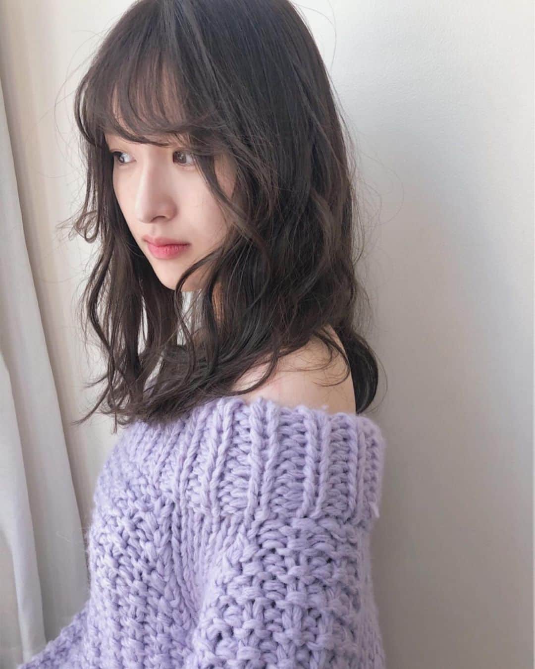 のインスタグラム：「・ 髪色変えたよ〜🤎 ＊ラベンダーベージュ＊ @joe0120 さんに毎回してもらってます😂🙇‍♂️🙇‍♂️ いつもありがとうございます😭💗 いつもどストライクなんだよな〜🙊📸 また来ます💯💯💯 ・ #福岡#大名#fukuoka#福岡美容室 #ヘアーサロン#ラベンダーベージュ #votan#渡邊菜々#わたなな#🌻 #城さんスタイル#ゴッドハンド#これまじ」