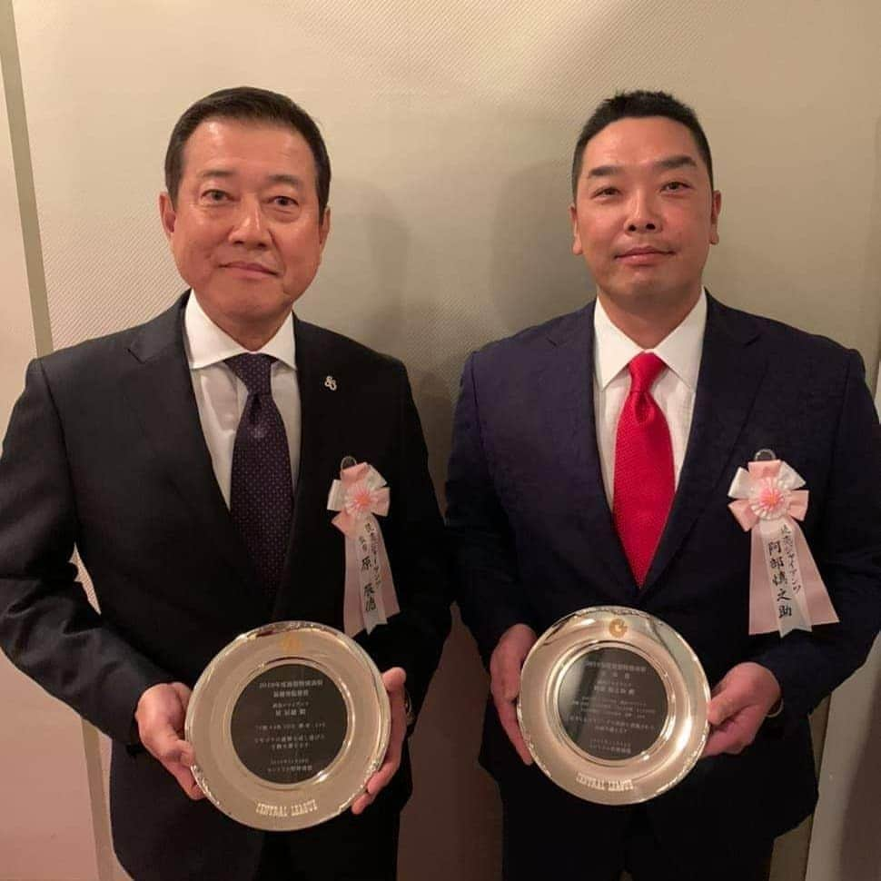 読売巨人軍さんのインスタグラム写真 - (読売巨人軍Instagram)「プロ野球の年間表彰式「NPB AWARDS 2019 supported by リポビタンＤ」 セ・リーグ最優秀監督賞に #原辰徳 監督、功労賞に引退を表明した #阿部慎之助 選手が選ばれました🤩 #巨人  #ジャイアンツ  #読売ジャイアンツ #giants」11月26日 21時26分 - yomiuri.giants