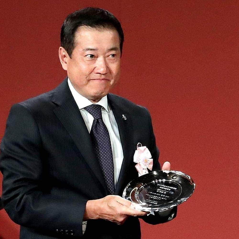 読売巨人軍さんのインスタグラム写真 - (読売巨人軍Instagram)「プロ野球の年間表彰式「NPB AWARDS 2019 supported by リポビタンＤ」 セ・リーグ最優秀監督賞に #原辰徳 監督、功労賞に引退を表明した #阿部慎之助 選手が選ばれました🤩 #巨人  #ジャイアンツ  #読売ジャイアンツ #giants」11月26日 21時26分 - yomiuri.giants