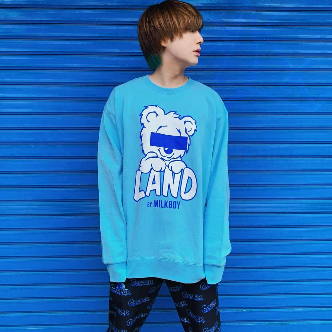 ゆーちゃそ王子さんのインスタグラム写真 - (ゆーちゃそ王子Instagram)「LAND BEAR Sweat🐻💙 ・ ・ ・ ・ ・ ・ ・ ・ ・  #milkboy #ミルクボーイ #landbymilkboy #ランドバイミルクボーイ #ファッション #fashion #instafood #ootd #followforfollowback #金髪男子 #instagay #instafashion  #ファッションモデル #メンズモデル　#モデル撮影」11月26日 21時30分 - yuchaso_prince