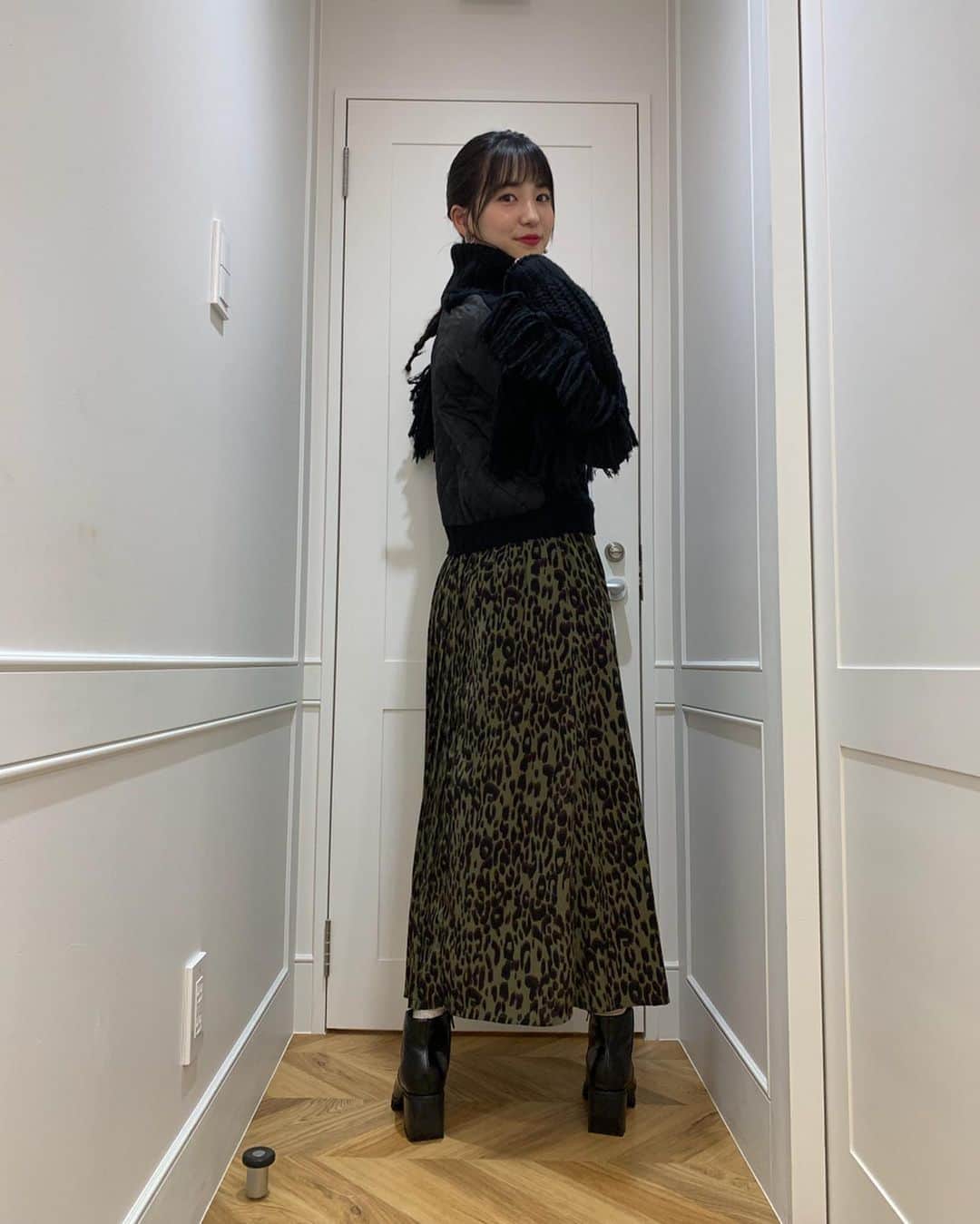 のインスタグラム：「11/26 #オルガン坂生徒会 ありがとうございました😊  寒い中観覧に来てくださった方もありがとうございました🧶 お風呂に入ってしっかりあたたまってね♪  そして、まだ配信はYouTubeにて見れるのでぜひ✨  今回の服は全て → @murua_official  さん❤️ 明日も、出演するので、風邪ひかない程度にお越しください🥶 待ってます！  #AKB48 #下尾みう #miushitao」