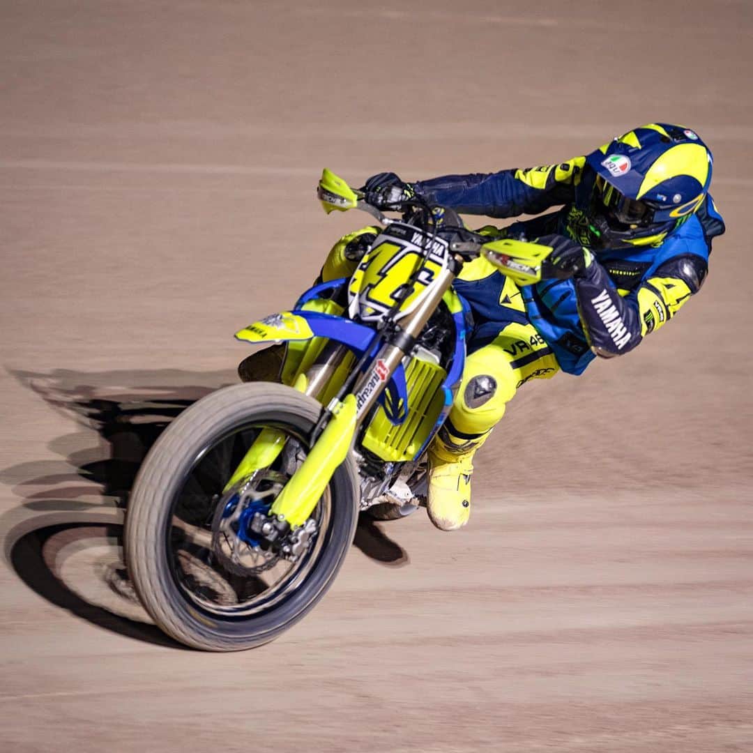 バレンティーノ・ロッシのインスタグラム：「Training at the MotoRanch with the @vr46ridersacademyofficial」
