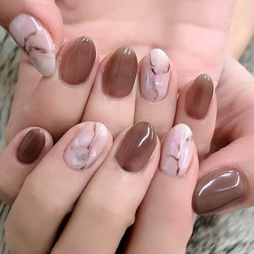 長江愛美さんのインスタグラム写真 - (長江愛美Instagram)「nail💅🏽 大理石風💎 #nail #naildesign #nailart #ネイル#ネイルデザイン#ネイルアート#大理石ネイル#石ネイル#ニュアンスネイル#ちゅるんネイル#鼈甲ネイル」11月26日 21時53分 - manamin.512