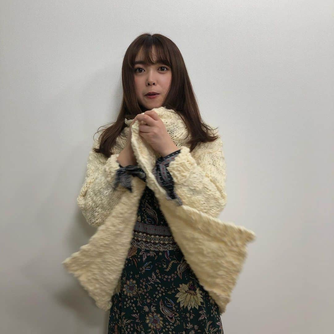 中島早貴さんのインスタグラム写真 - (中島早貴Instagram)「Rakuten LIVE g i®️l s tallk!!! 1.衣装👗 - 先週と同じく手編みキットで作れるカーディガン！ とっっっても暖かかったです😳 なんなら暑すぎた。笑 この冬編み物チャレンジしたい方、おすすめです！✨ タグからとんでね😘 - 最近ついてきてくれてる ニューマネージャーさんが なかじま被写体カメラ初挑戦！とゆー事で記念に全部載せちゃうよん😂✌️ - #ガールズトークワン」11月26日 22時02分 - saki__nakajima__uf