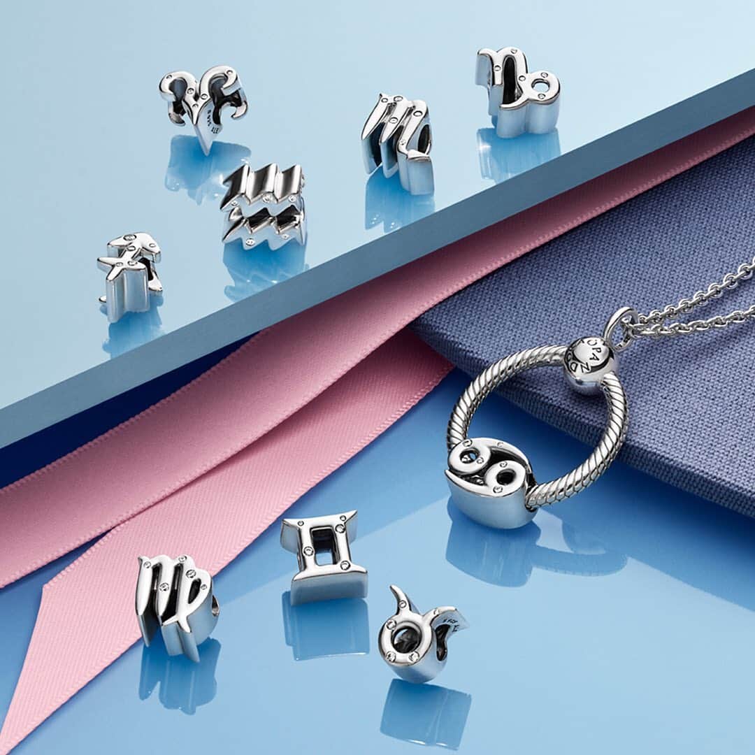 PANDORAさんのインスタグラム写真 - (PANDORAInstagram)「What’s your sign? Whether you’re a fiery Scorpio or a balanced Libra, show off your personality with the Pandora Zodiacs charms. ♎ #PandoraCharm #GiftIdeas #PandoraGift」11月26日 22時02分 - theofficialpandora