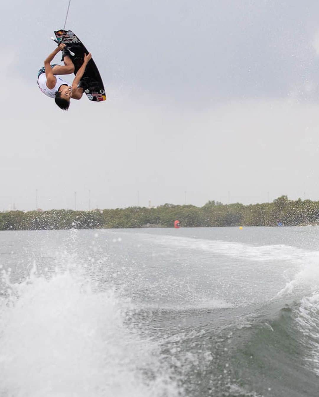 手塚翔太さんのインスタグラム写真 - (手塚翔太Instagram)「Back to Orlando🌴🇺🇸 Here is the 🚁 clip from my @iwwfed WORLDS finals run!! Can’t wait to start film bunch of clips on winter season⛄️」11月26日 22時11分 - shotatezuka