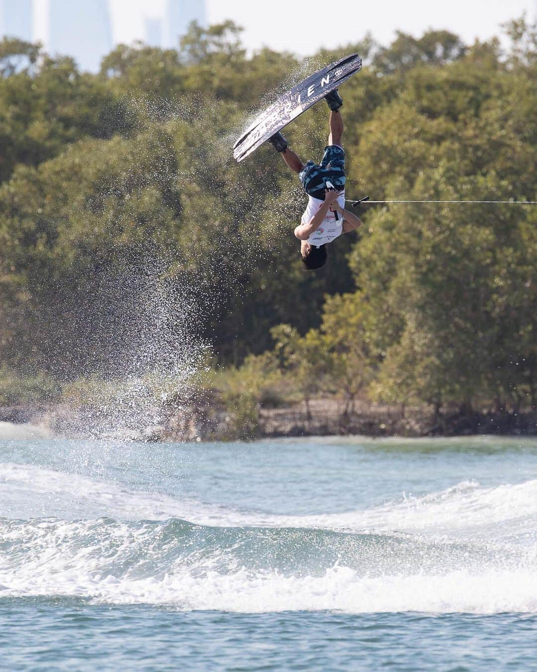 手塚翔太さんのインスタグラム写真 - (手塚翔太Instagram)「Back to Orlando🌴🇺🇸 Here is the 🚁 clip from my @iwwfed WORLDS finals run!! Can’t wait to start film bunch of clips on winter season⛄️」11月26日 22時11分 - shotatezuka