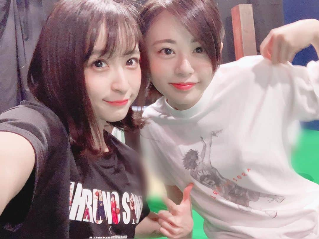 中崎絵梨奈さんのインスタグラム写真 - (中崎絵梨奈Instagram)「今日は大好きな濱とあひるの空のTシャツ着て頑張りました！グッズ自慢してくる濱が可愛くて愛おしいぜ😷舞台「明日、君を食べるよ」12/1まで毎日やってます！ぜひ！  バスケブースターの方もグッズ身につけてきてくれたり嬉しいです！ 平日のみ公演後にお見送り会があるので少しだけお話もできます！  #Bリーグ  #Bリーグ観戦 #bleague #バスケ #バスケットボール #スポーツ観戦女子 #バスケ好きな人と繋がりたい #スポーツ観戦 #バスケ女子 #japan #basketball #スポーツ #sports #アイドル #中崎絵梨奈 #ぷに子」11月26日 22時17分 - chu_erina