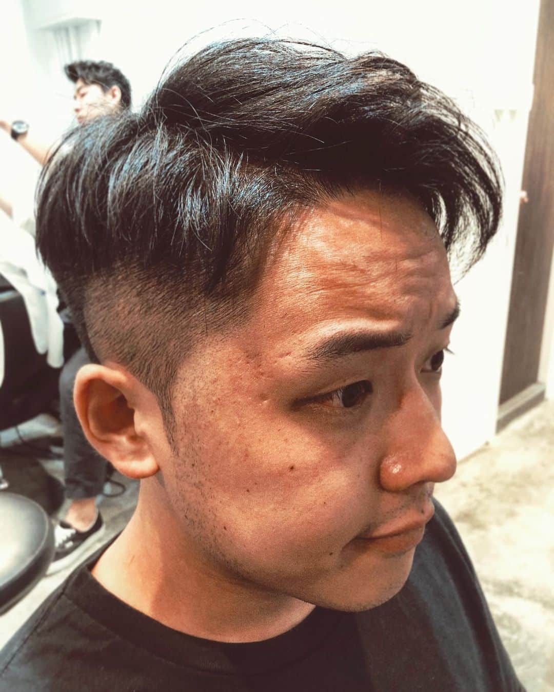 FATKINGのインスタグラム：「™️ Throwback to my lil pimp-up for my trip to EDC 💇🏻‍♂️ @chillworkshair by @shanelui #Chill住剪」