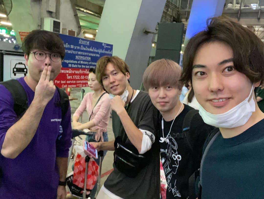 のインスタグラム：「地元のタイに帰ってきたー！」