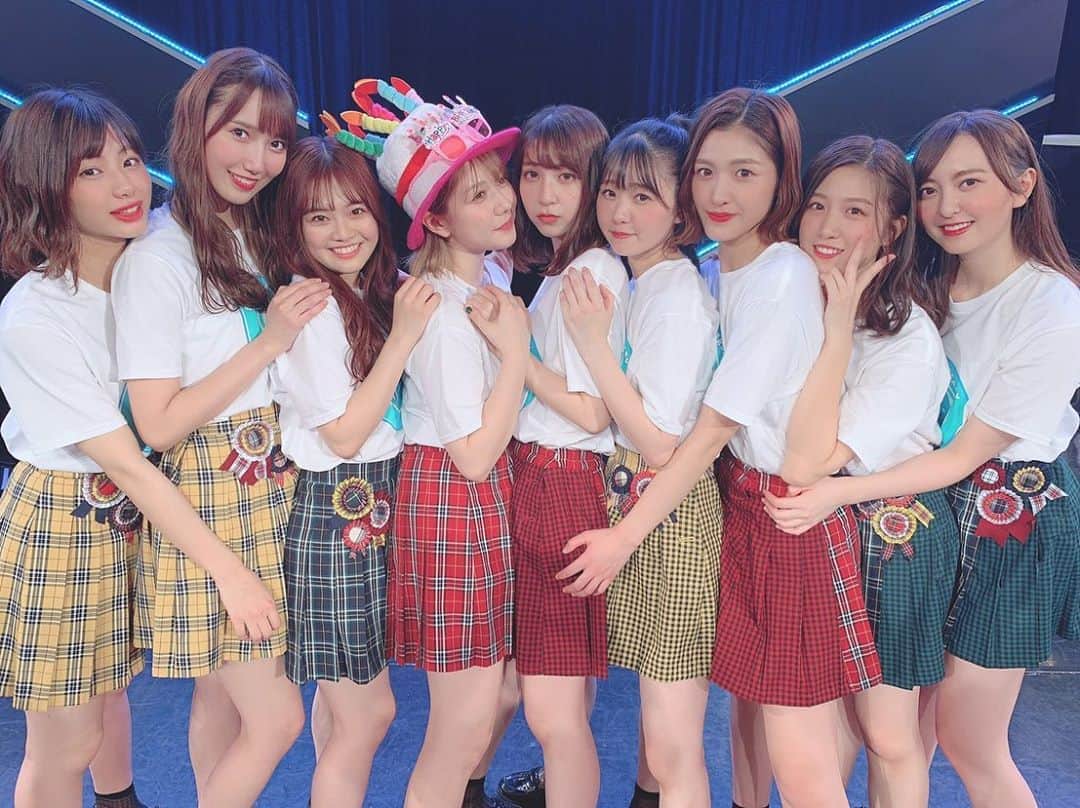 のインスタグラム：「今日で8周年を迎えました🎉 . 11歳で入って今は19歳。 大人になったな😂 . いつも一緒にバカやってくれる1期生が大好きです💘 9年目もよろしくお願いします🙌 . #hkt48 #1期生 #8周年 #おめでとう」