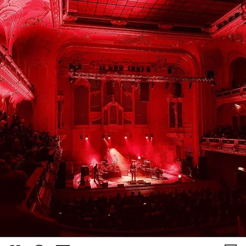 フィンクさんのインスタグラム写真 - (フィンクInstagram)「Thank you Hamburg - amazing vibe last night - real contender for best gig of the year - thanks for your incredible hospitality and all round good vibes .... what a venue ! #fink #finkmusic #finkallgivetour #laeiszhallehamburg 📸@jonnyzed74」11月26日 22時49分 - finkmusic