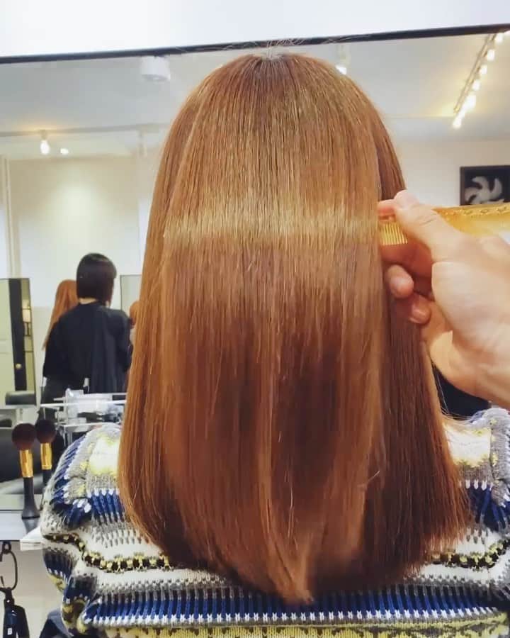 のインスタグラム：「@lewes_hair の NEW INしたストレートパーマの施術後、 クセ毛人生で初めての 天使の輪体験😭 ・ ・ ※詳細は１つ前の投稿で。 ・ ・ ・ #サラサラ記念日 #lewes_kobe  #lewes_hair」