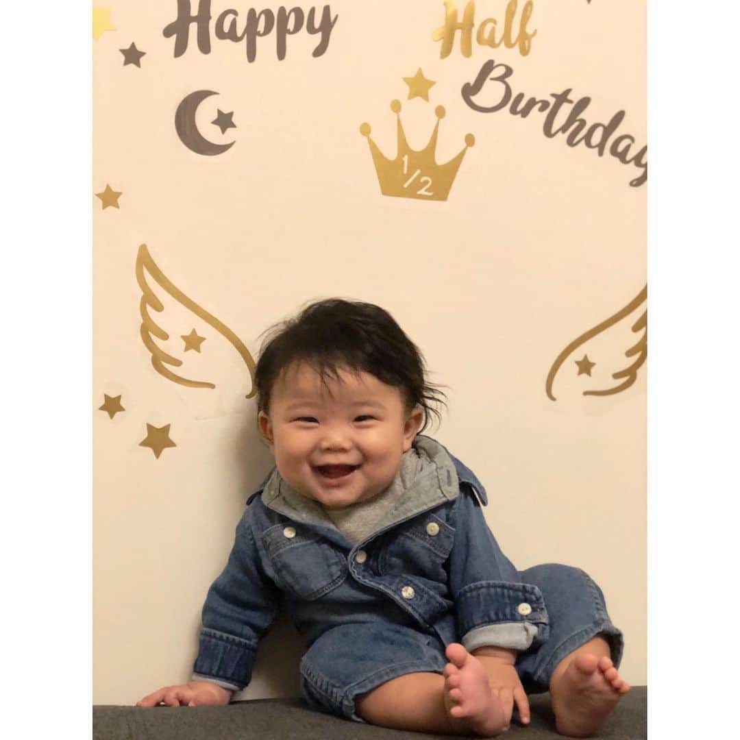 村本れいのインスタグラム：「﻿ happy half birthday❤️﻿ ﻿ ﻿ ﻿ ﻿ ﻿ ﻿ ﻿ ﻿ ﻿ #ハーフバースデー﻿ #ママ一年生　#0歳児ママ　﻿ #都内ママ　#男の子ママ　#親バカ部 #親バカ部ig_baby」