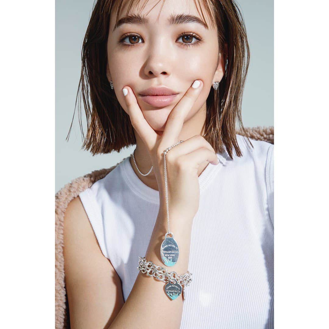 藤田ニコル（にこるん）さんのインスタグラム写真 - (藤田ニコル（にこるん）Instagram)「Tiffany & Co.💙🤍 このページお気に入り。 シルバーアクセも欲しくなった☺︎✨」11月26日 23時22分 - 2525nicole2