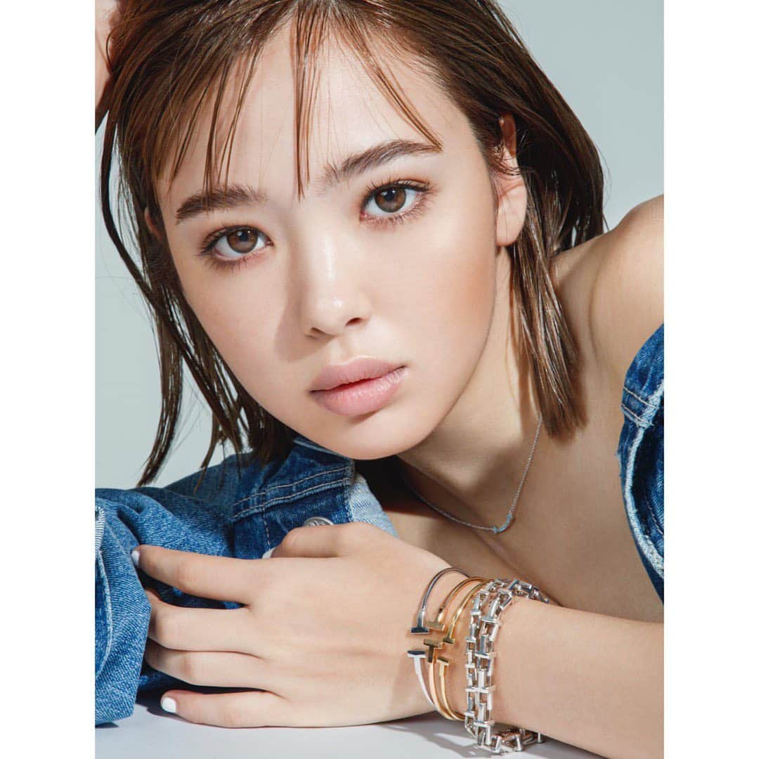 藤田ニコル（にこるん）さんのインスタグラム写真 - (藤田ニコル（にこるん）Instagram)「Tiffany & Co.💙🤍 このページお気に入り。 シルバーアクセも欲しくなった☺︎✨」11月26日 23時22分 - 2525nicole2